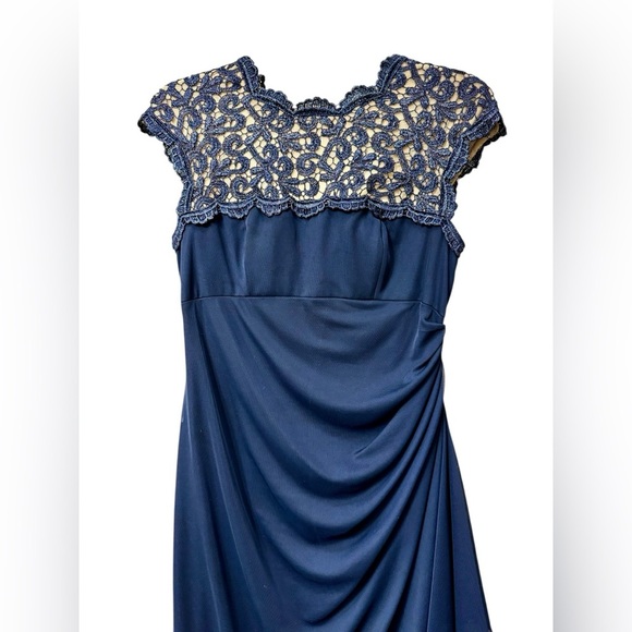 Alex Evenings Women's Long Cap Sleeve Side Ruched Gown - Picture 3 of 8